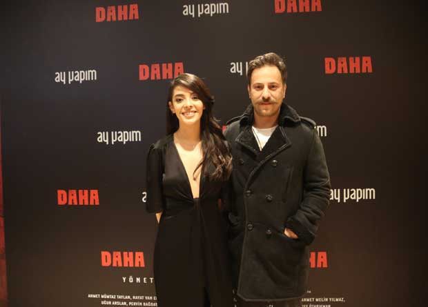 Ünlüleri buluşturan gala