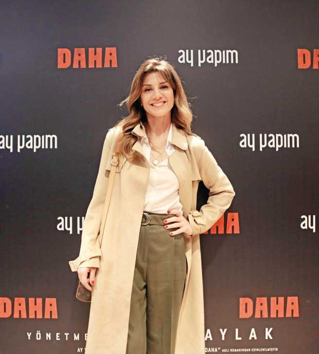 Ünlüleri buluşturan gala