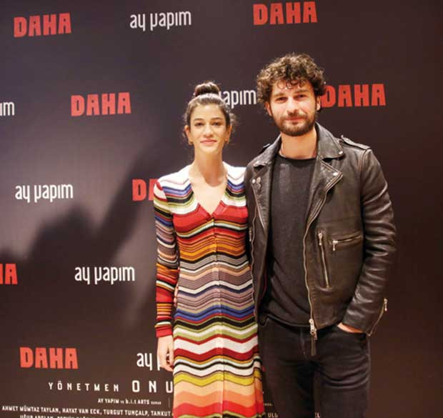 Ünlüleri buluşturan gala