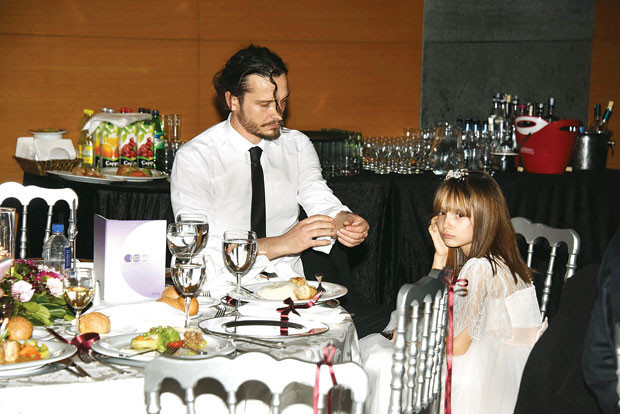 Davetlileri şaşırtan misafir Davetlileri şaşırtan misafir