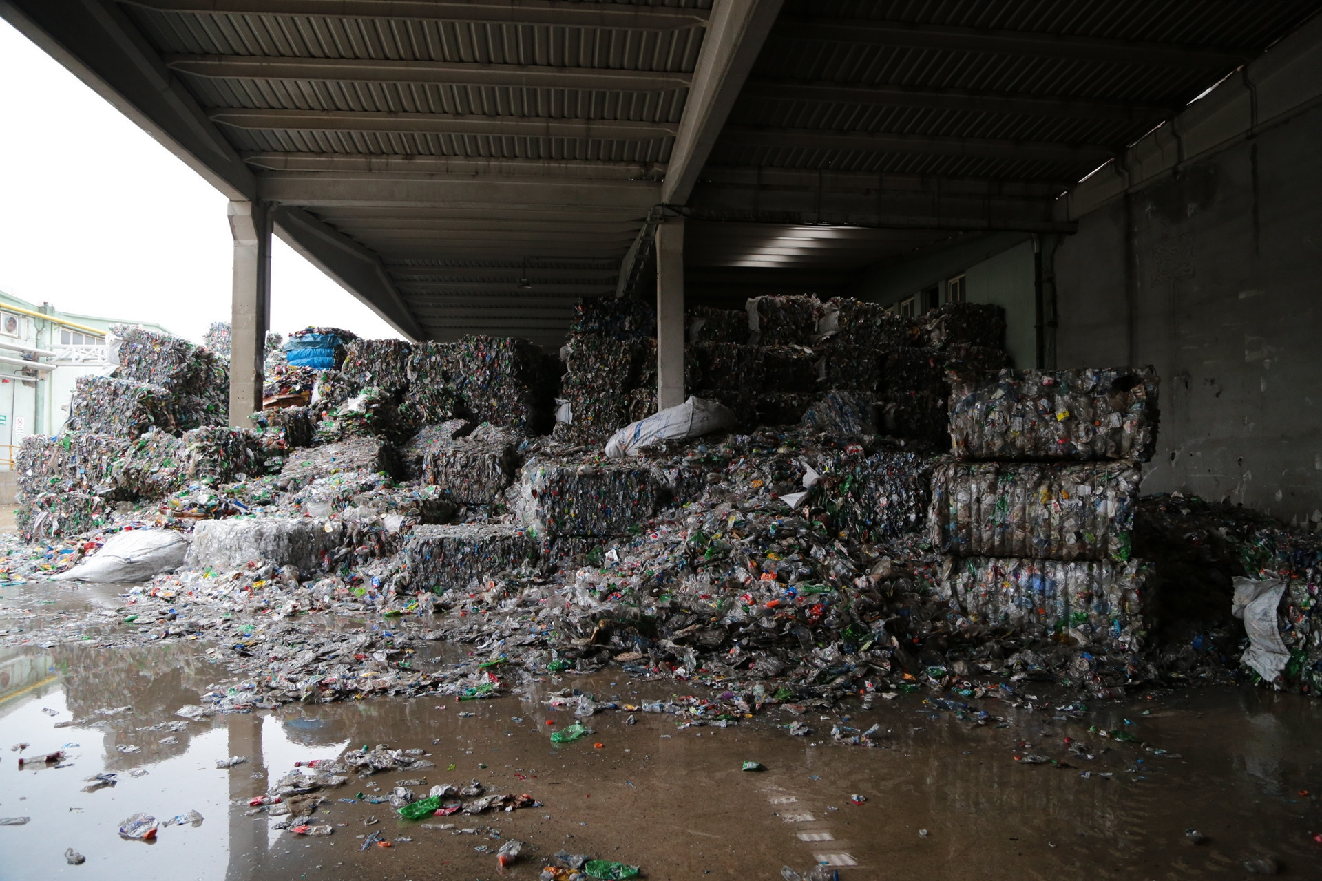 Pet şişelerden yaptıkları inanılmaz Amerika ve Avrupaya ihraç ediyorlar...