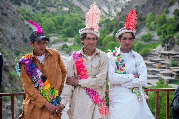 Burada kadınlar erkeklere başlık parası ödüyor