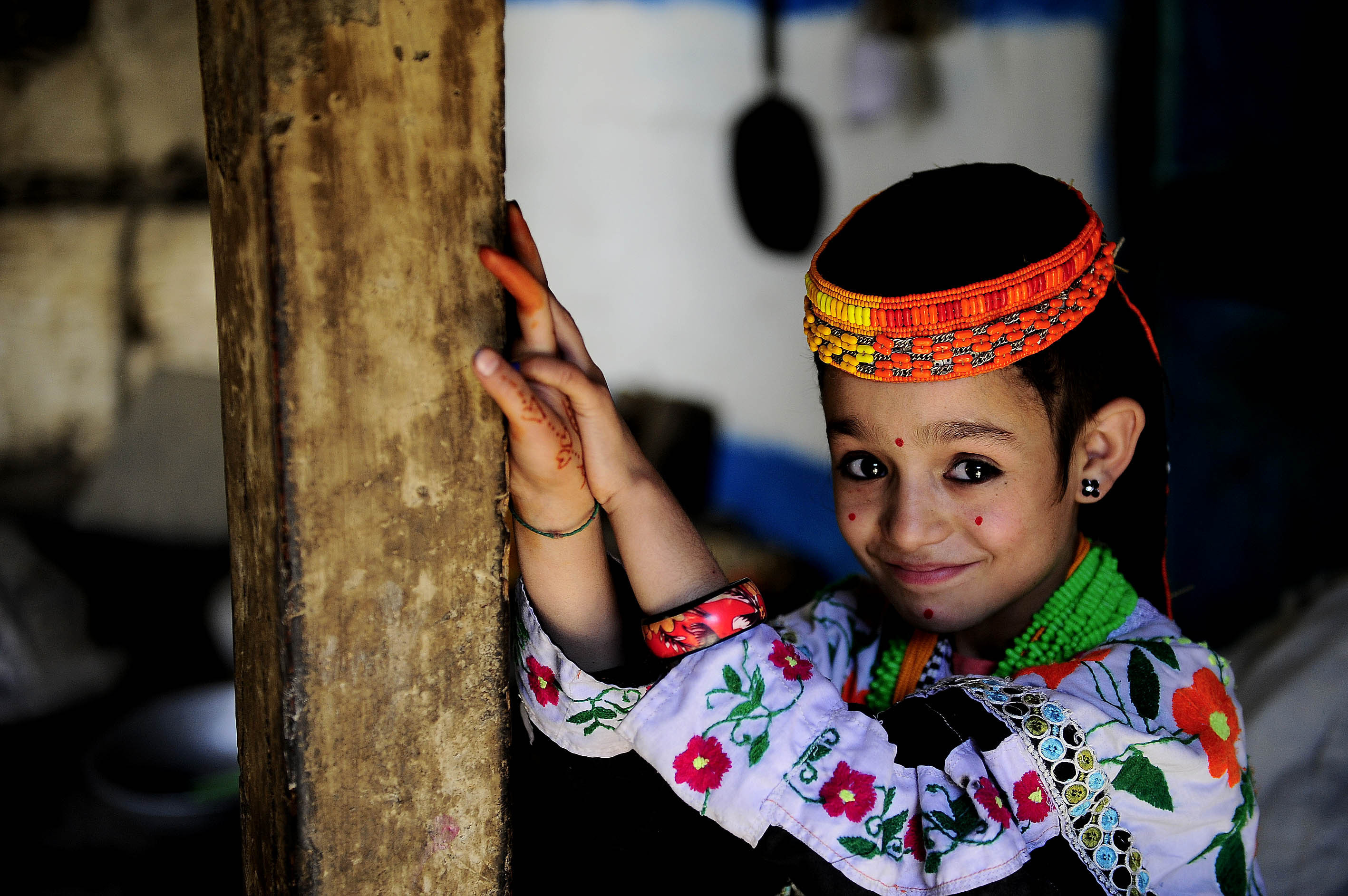 Burada kadınlar erkeklere başlık parası ödüyor