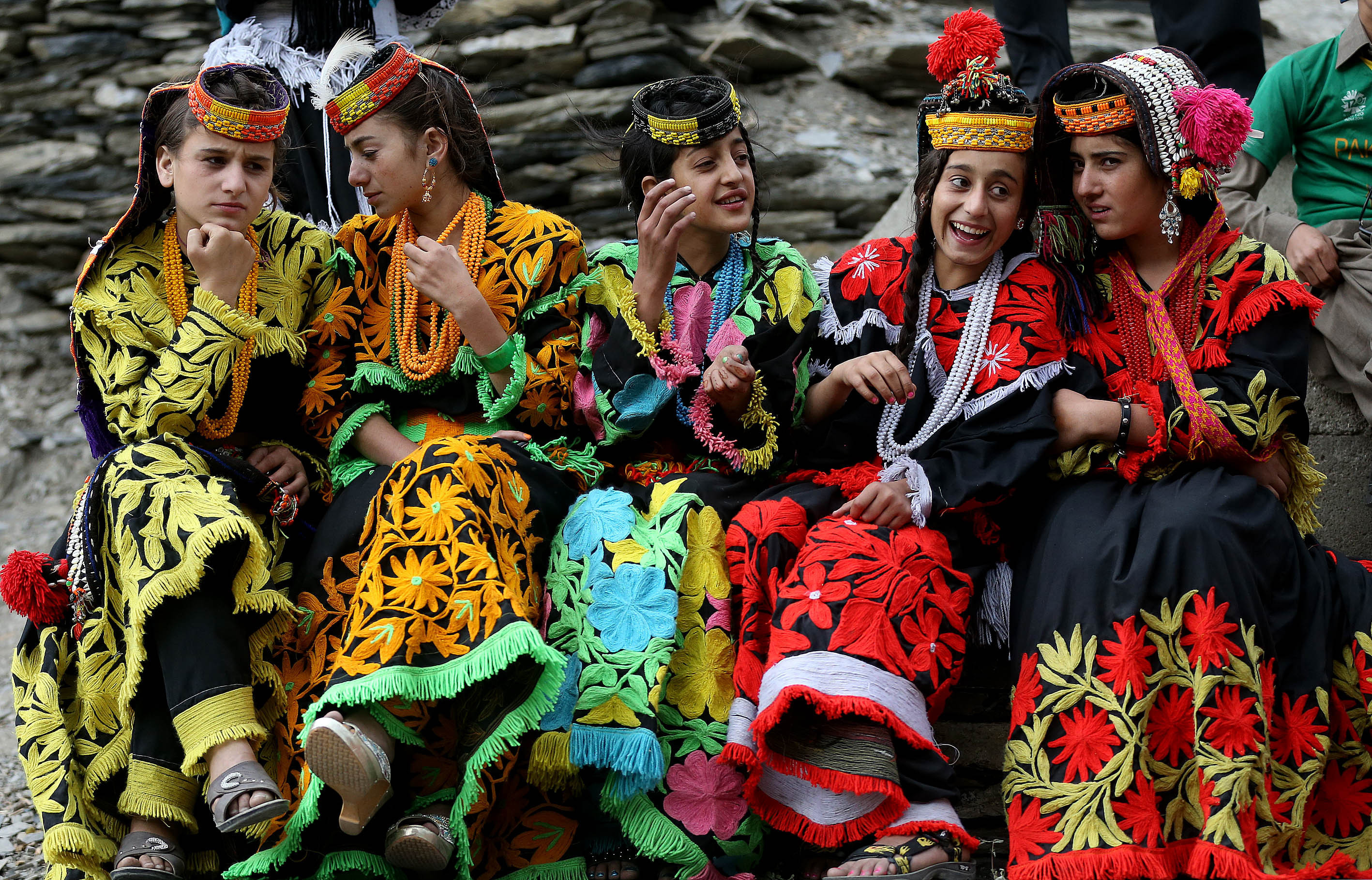 Burada kadınlar erkeklere başlık parası ödüyor