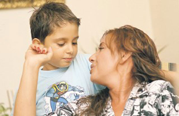 Perihan Savaştan hayatını kaybeden eşine duygusal  veda: Seni çok özlüyorum