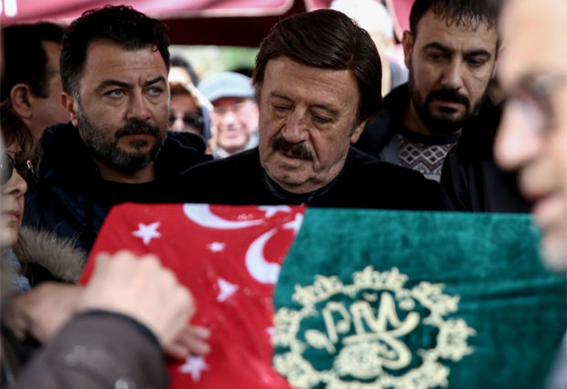 Türk halk müziği sanatçısı Nuray Hafiftaş, son yolculuğuna uğurlandı
