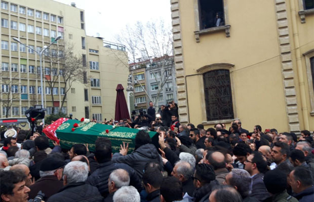 Türk halk müziği sanatçısı Nuray Hafiftaş, son yolculuğuna uğurlandı
