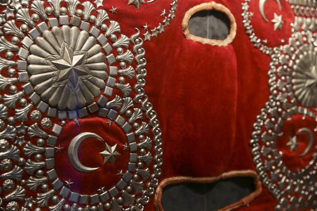 Atatürkün Latife Hanıma hediye ettiği atın eyeri satışta