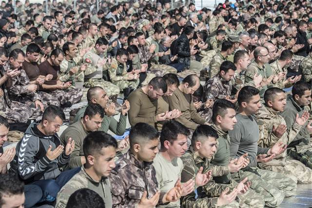 JÖHler, PÖHler toplandı... Ant içtiler