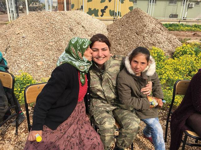 Afrinin yüzde 25i temizlendi... İşte Afrinde sıcak görüntüler