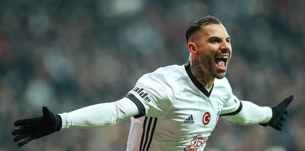 Quaresma öyle bir şey yaptı ki Flaş gelişme... Quaresma öyle bir şey yaptı ki Flaş gelişme...