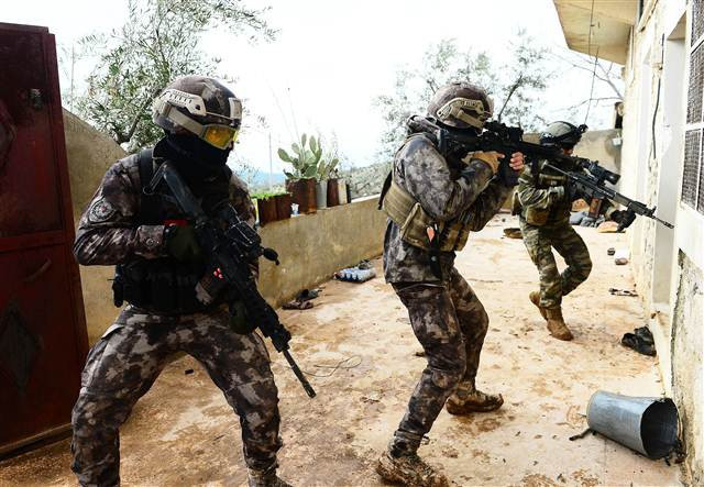 JÖH ve PÖH operasyonlara başladı