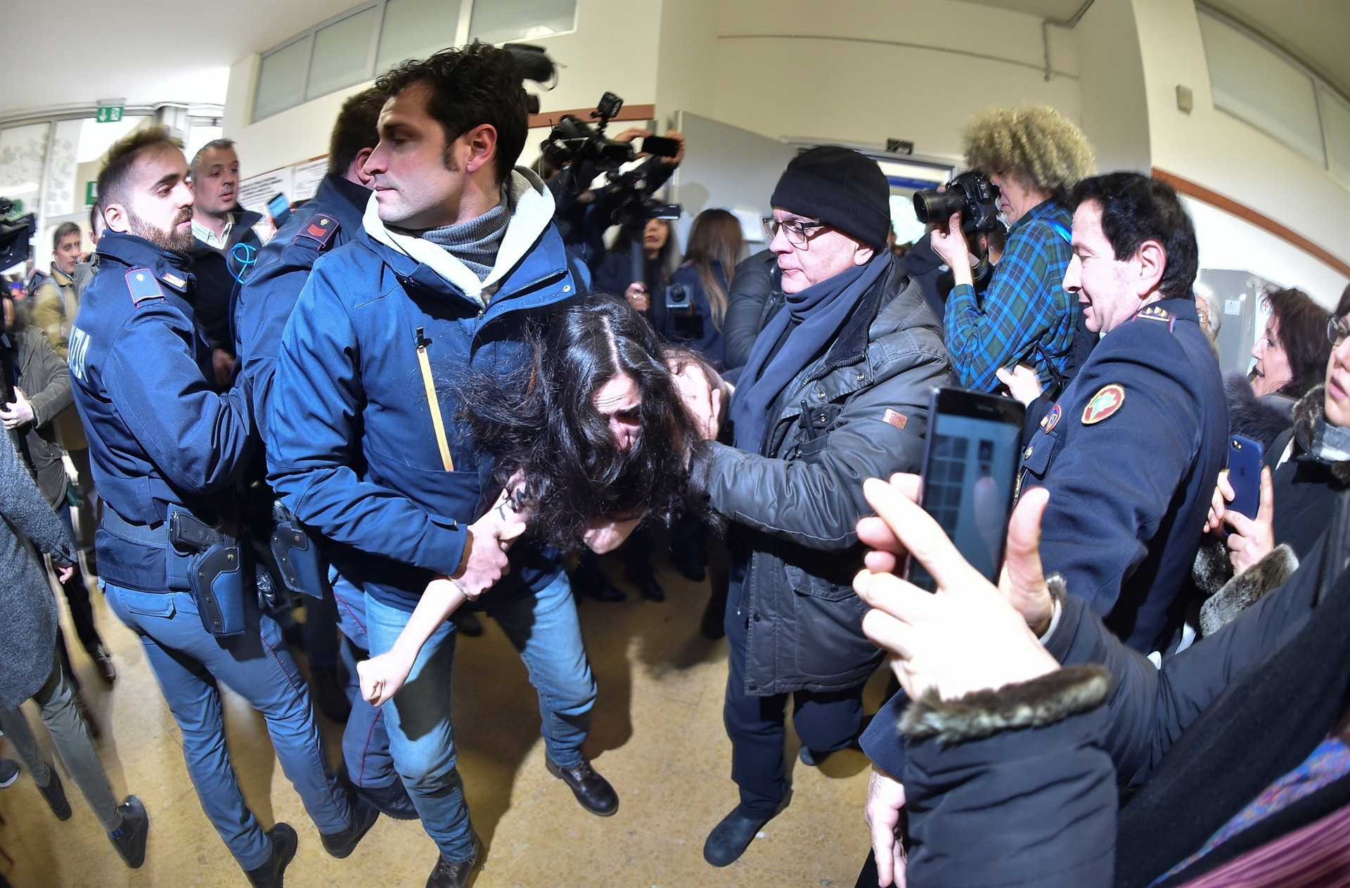 Berlusconiye Femen şoku