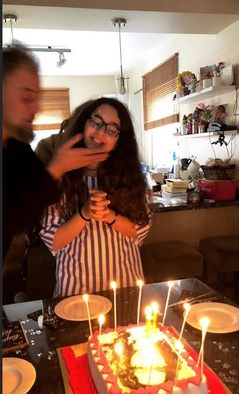 Eski ve yeni eş bir arada