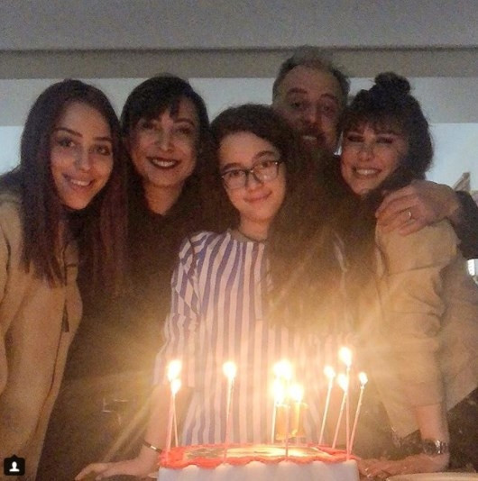 Eski ve yeni eş bir arada