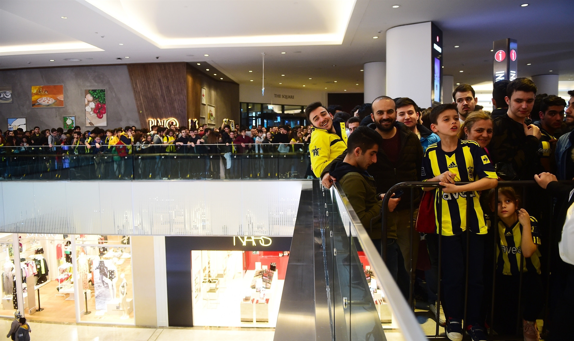 İstanbulda Alex de Souza izdihamı
