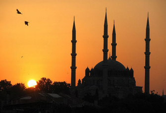 ÜÇ AYLAR VE RECEP AYI MESAJLARI 2025 RESİMLİ, YAZILI || Üç aylar mesajları dini ve resimli seçenekler: Akrabaya, aileye, arkadaş en güzel, dualı, hadisli, anlamlı, kısa ve uzun üç aylar mesajları ve sözleri Hoş geldin Recep ayı mesajları