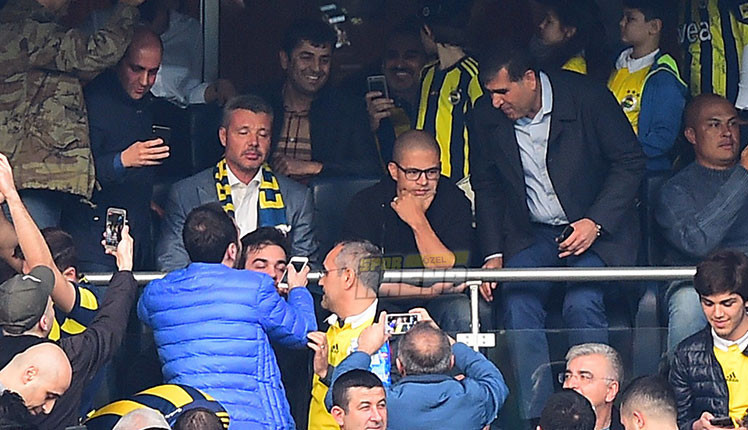 Ülker Stadında Alex krizi Son anda girebildi...