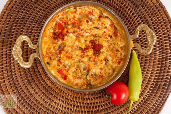 Peynirli fesleğenli menemen tarifi