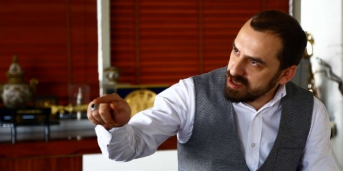 Toplantıda Aziz Yıldırımın yanında dikkat çeken isim