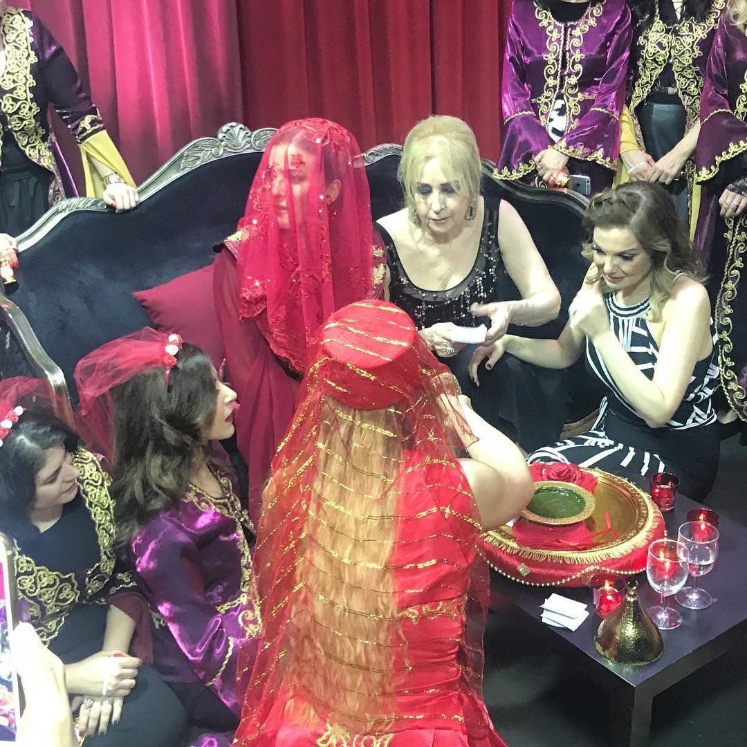 Ünlü sunucunun mutlu günü Kına yaktı