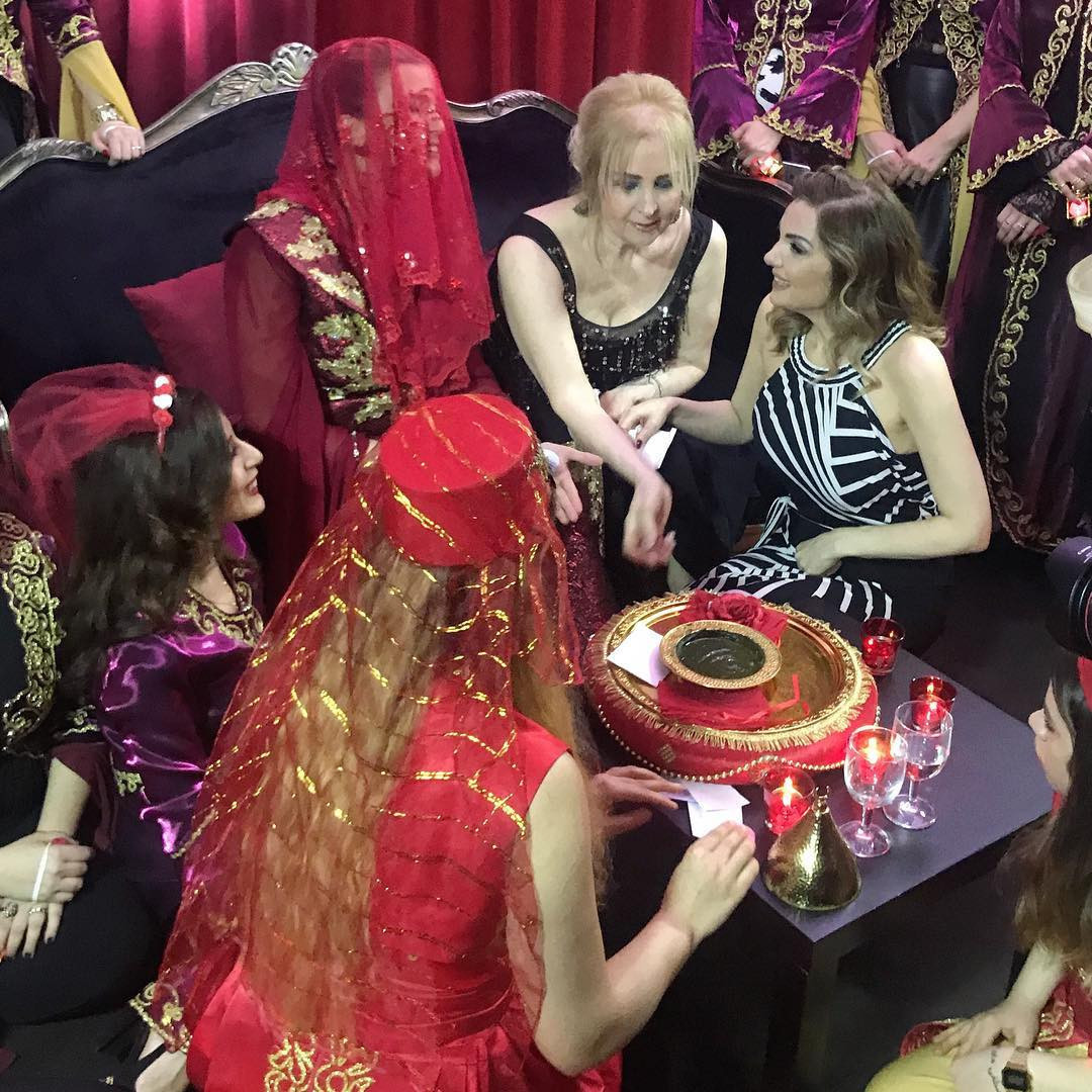 Ünlü sunucunun mutlu günü Kına yaktı