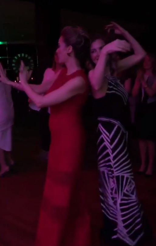 Ünlü sunucunun mutlu günü Kına yaktı