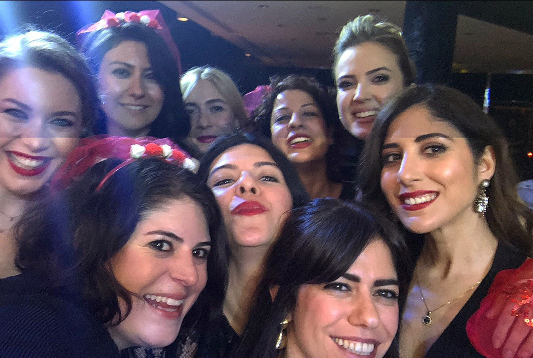 Ünlü sunucunun mutlu günü Kına yaktı