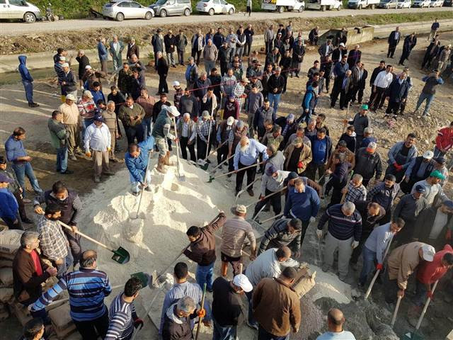 Yüzlerce köylü bir araya gelip böyle çalıştı