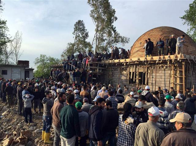 Yüzlerce köylü bir araya gelip böyle çalıştı