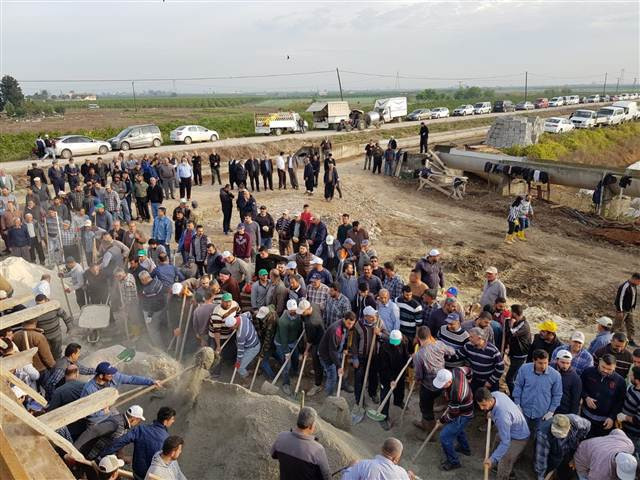 Yüzlerce köylü bir araya gelip böyle çalıştı