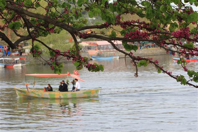 Havalar ısındı Gölyazı canlandı