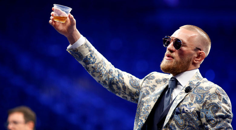 O sözlere dayanamadı Yumruklu saldırı... O sözlere dayanamadı Yumruklu saldırı...