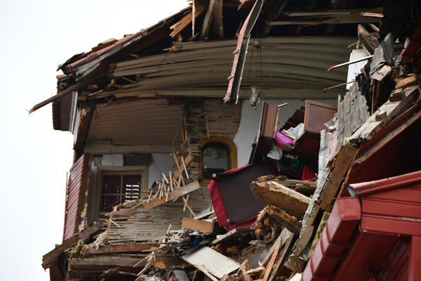 Geminin çarptığı yalıdan çıkarıldı... Dünyada sadece 3 tane var Geminin çarptığı yalıdan çıkarıldı... Dünyada sadece 3 tane var