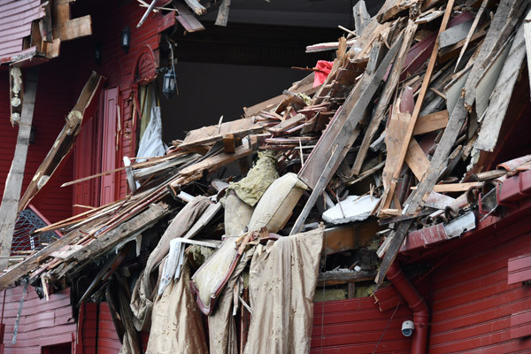 Geminin çarptığı yalıdan çıkarıldı... Dünyada sadece 3 tane var Geminin çarptığı yalıdan çıkarıldı... Dünyada sadece 3 tane var
