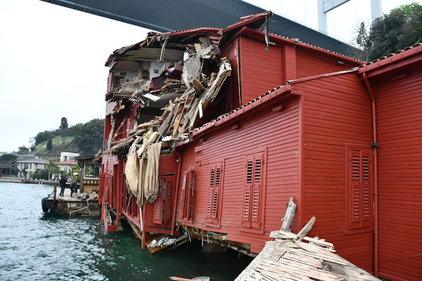 Geminin çarptığı yalıdan çıkarıldı... Dünyada sadece 3 tane var Geminin çarptığı yalıdan çıkarıldı... Dünyada sadece 3 tane var