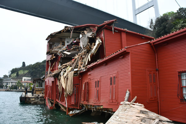 Geminin çarptığı yalıdan çıkarıldı... Dünyada sadece 3 tane var Geminin çarptığı yalıdan çıkarıldı... Dünyada sadece 3 tane var