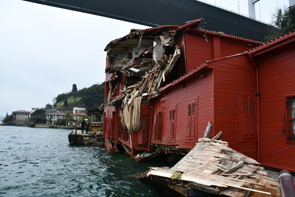 Geminin çarptığı yalıdan çıkarıldı... Dünyada sadece 3 tane var Geminin çarptığı yalıdan çıkarıldı... Dünyada sadece 3 tane var