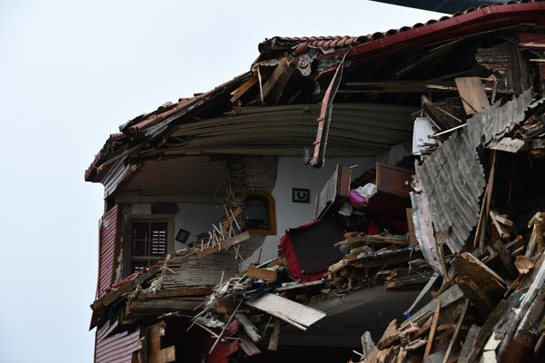 Geminin çarptığı yalıdan çıkarıldı... Dünyada sadece 3 tane var Geminin çarptığı yalıdan çıkarıldı... Dünyada sadece 3 tane var
