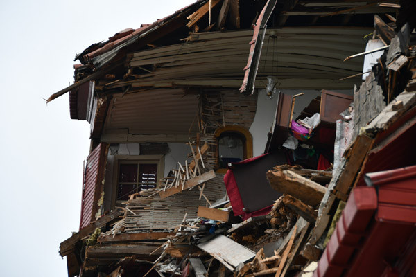 Geminin çarptığı yalıdan çıkarıldı... Dünyada sadece 3 tane var Geminin çarptığı yalıdan çıkarıldı... Dünyada sadece 3 tane var