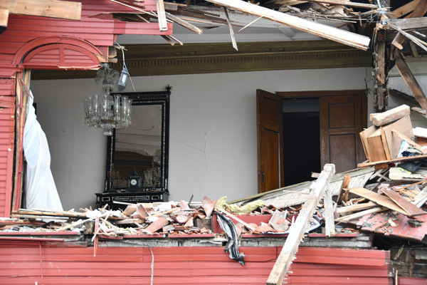 Geminin çarptığı yalıdan çıkarıldı... Dünyada sadece 3 tane var Geminin çarptığı yalıdan çıkarıldı... Dünyada sadece 3 tane var