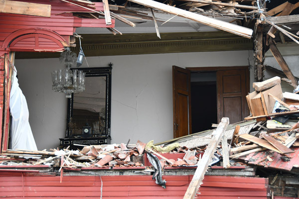 Geminin çarptığı yalıdan çıkarıldı... Dünyada sadece 3 tane var Geminin çarptığı yalıdan çıkarıldı... Dünyada sadece 3 tane var