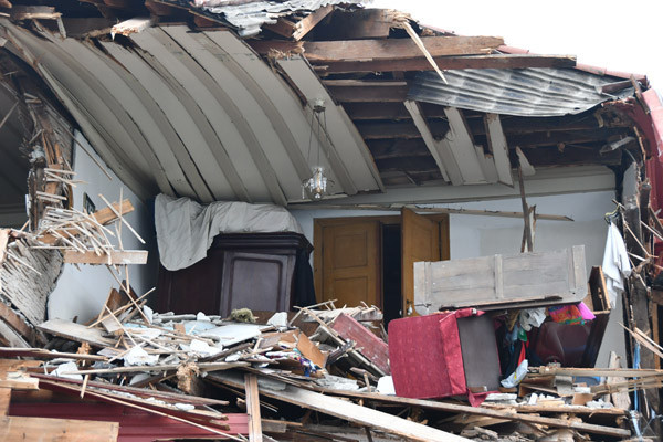 Geminin çarptığı yalıdan çıkarıldı... Dünyada sadece 3 tane var Geminin çarptığı yalıdan çıkarıldı... Dünyada sadece 3 tane var