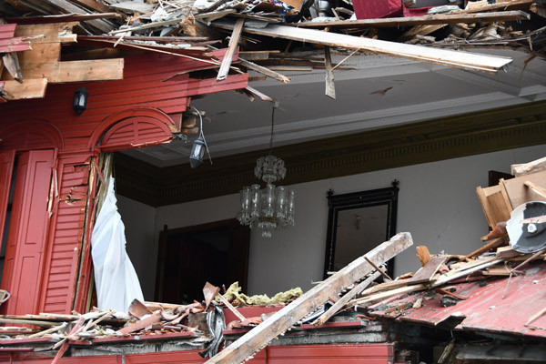 Geminin çarptığı yalıdan çıkarıldı... Dünyada sadece 3 tane var Geminin çarptığı yalıdan çıkarıldı... Dünyada sadece 3 tane var