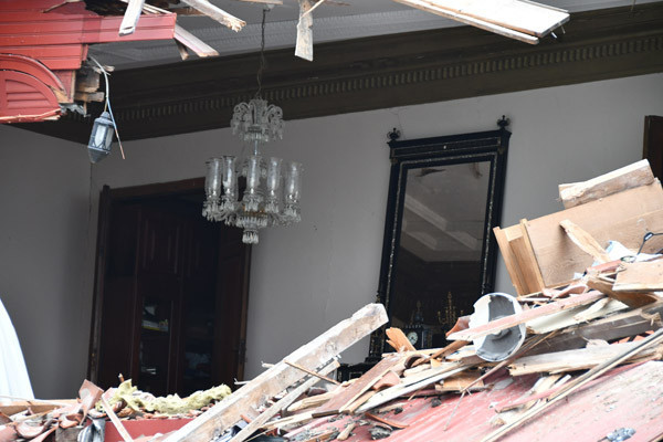 Geminin çarptığı yalıdan çıkarıldı... Dünyada sadece 3 tane var Geminin çarptığı yalıdan çıkarıldı... Dünyada sadece 3 tane var