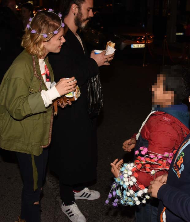 Abla karnım aç deyince...