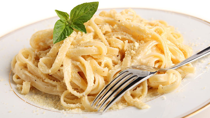 Alfredo soslu fettuccine tarifi