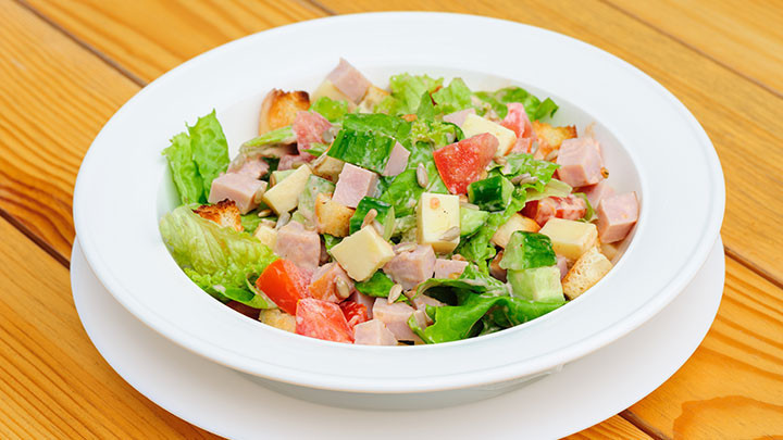 Jambonlu salata tarifi