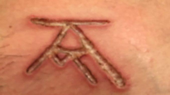 Korkunç Ünlü isimleri seks tarikatına almaya çalışmış... Korkunç Ünlü isimleri seks tarikatına almaya çalışmış...