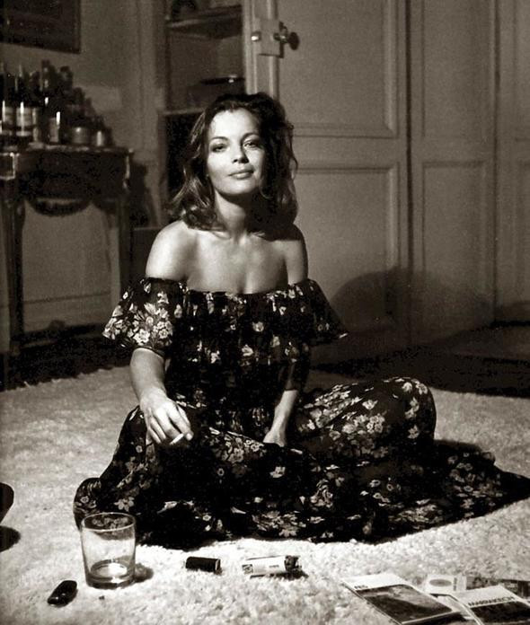 Alain Delon aşkı yüzünden ihanetle suçlanmıştı Alain Delon aşkı yüzünden ihanetle suçlanmıştı